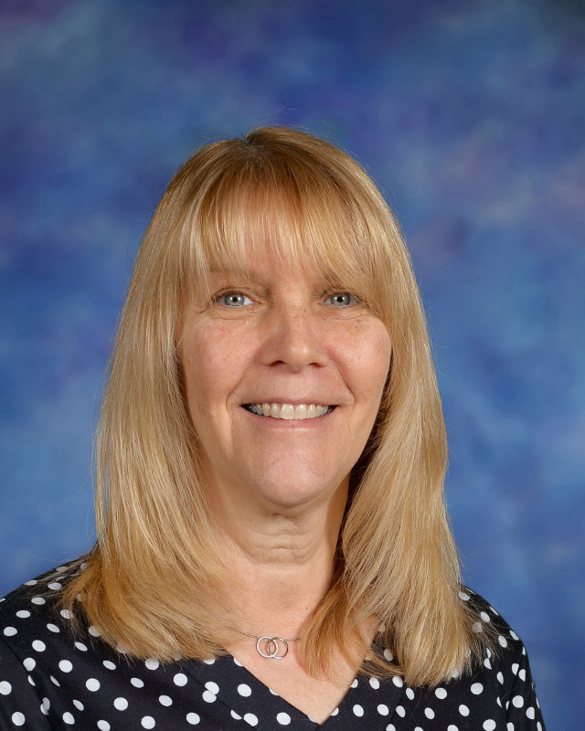 a man wearing a hat and glasses