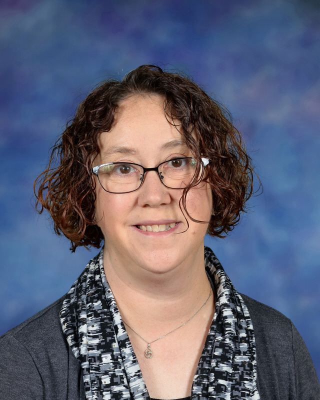 a man wearing a hat and glasses