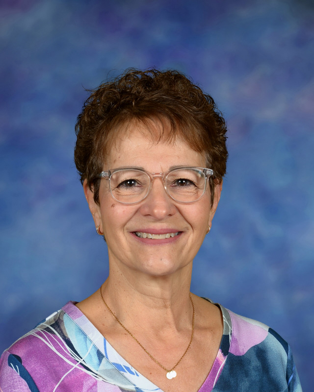 a man wearing a hat and glasses