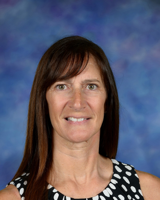a man wearing a hat and glasses