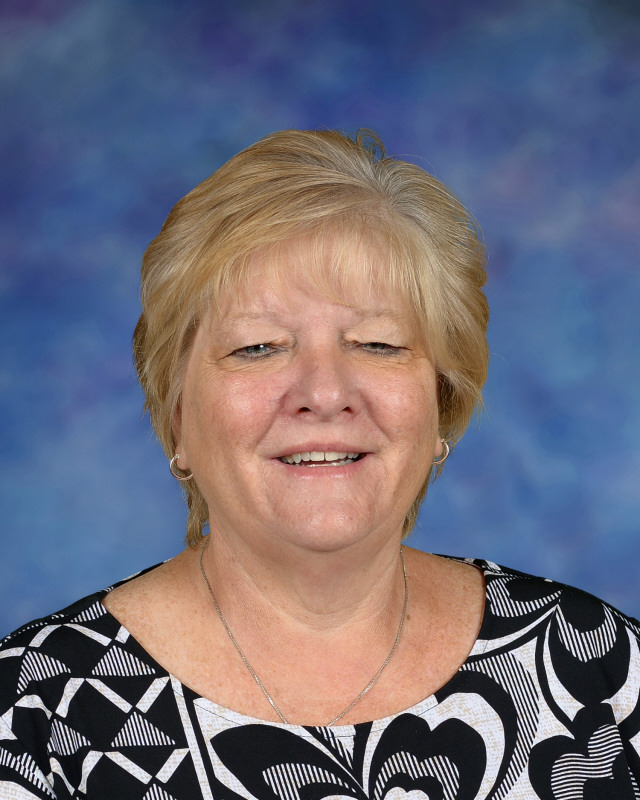 a man wearing a hat and glasses