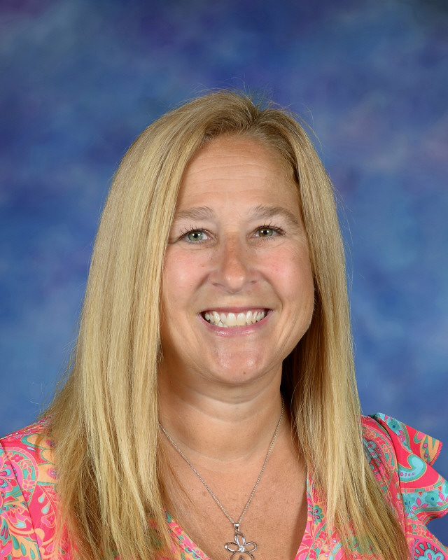a man wearing a hat and glasses